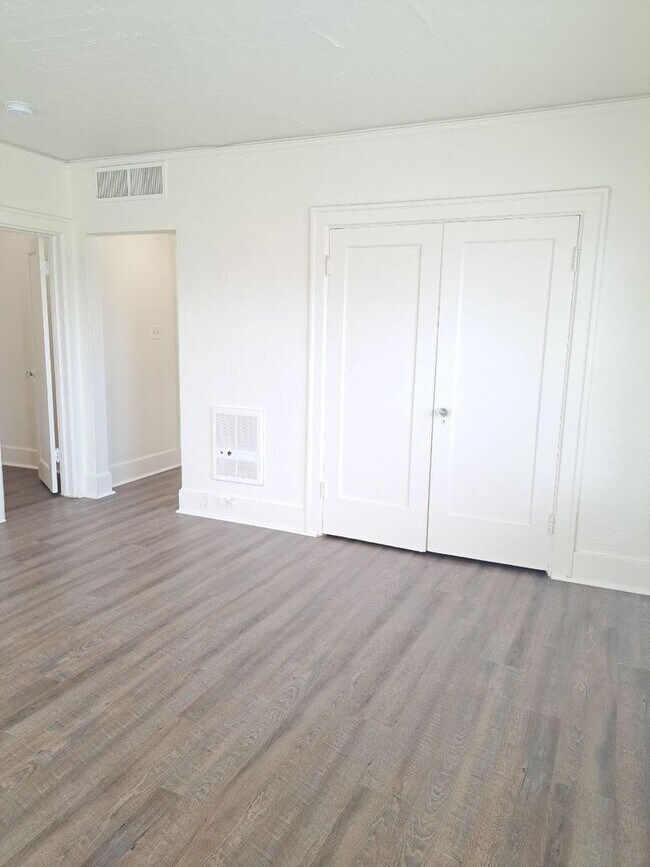 Building Photo - 833-839 N. Van Ness - No Longer Manage 10/...