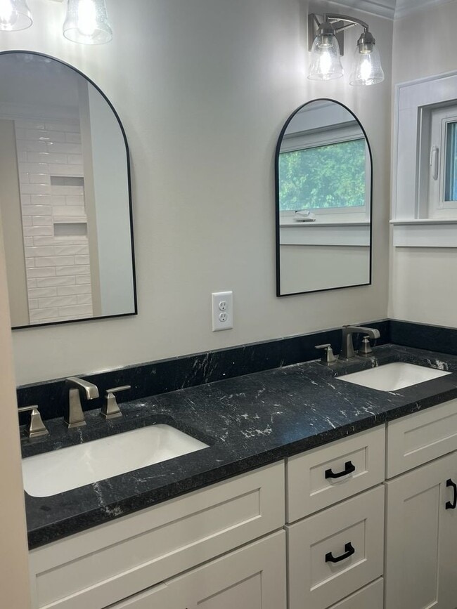 Building Photo - Modern Farmhouse for Rent in Browns Summit NC