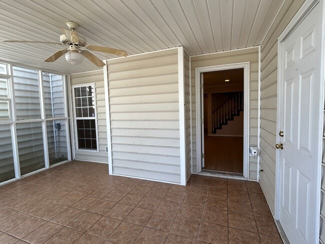 Building Photo - 273 Ivy Pl