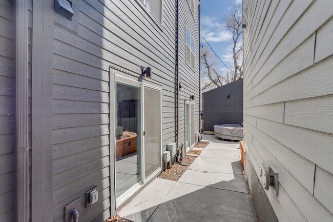 Building Photo - 3488 W 12th Ave