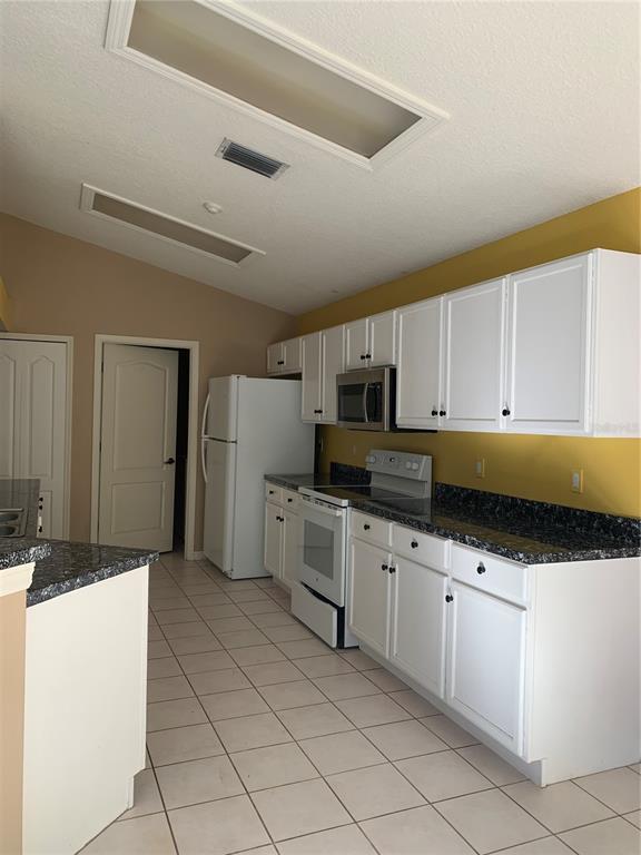 Building Photo - 10609 Chambers Dr