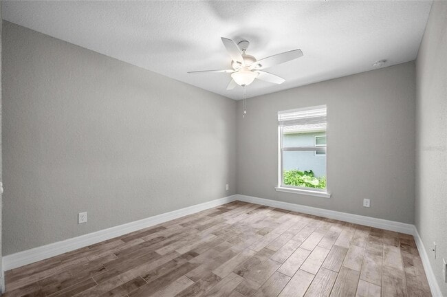 Building Photo - 315 Sweetwater Dr