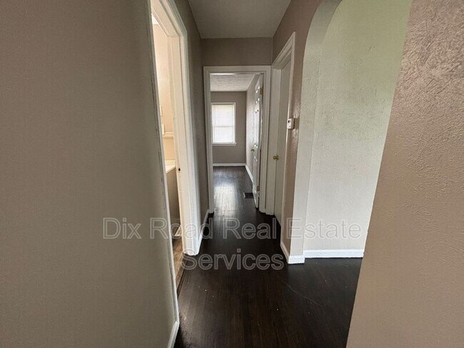 Building Photo - 506 Kammer Ave