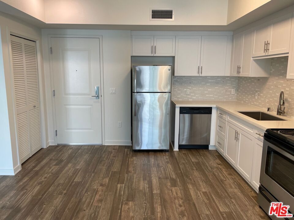 Building Photo - 12655 Bluff Creek Dr