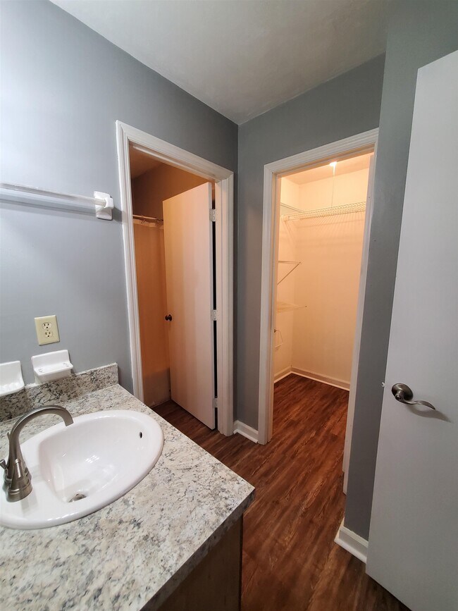 Building Photo - 2903 Woodrich Dr