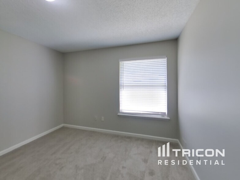 Building Photo - 11110 Lauren Oak Ln S