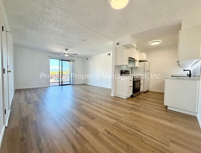 Building Photo - 6331 N Barcelona Ct