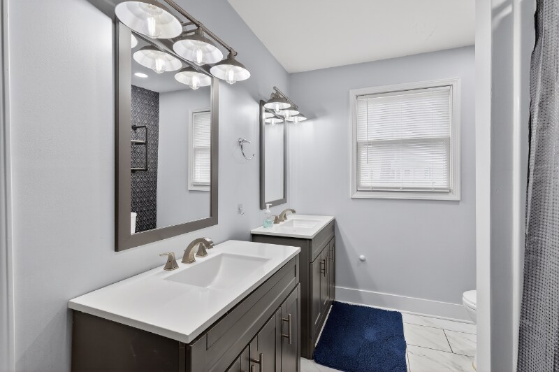 Building Photo - 430 N Linden St