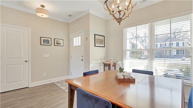 Building Photo - 170 Whitaker Way N