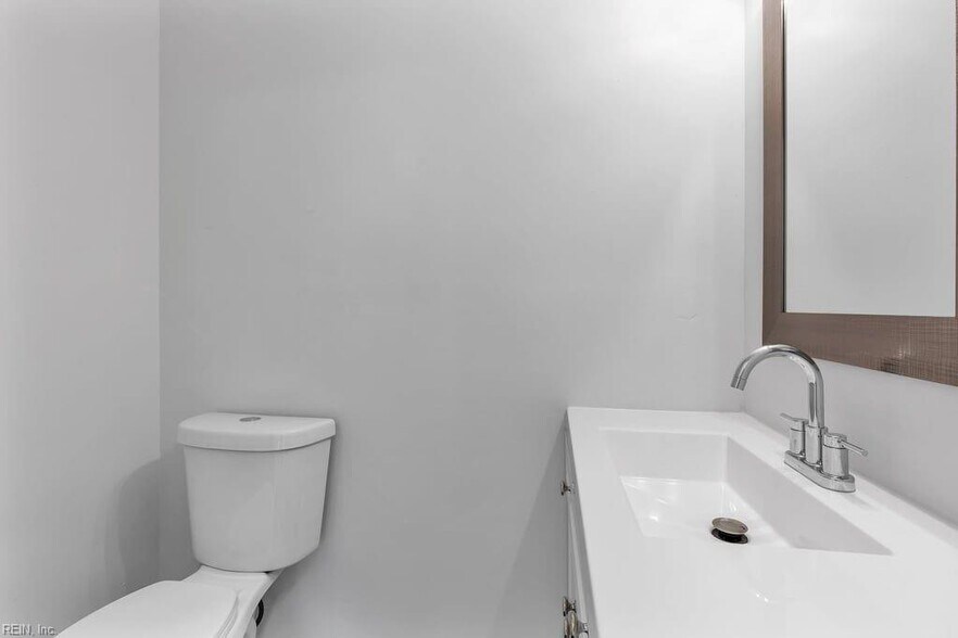 Half bath - 2nd floor - 459 Seahorse Run