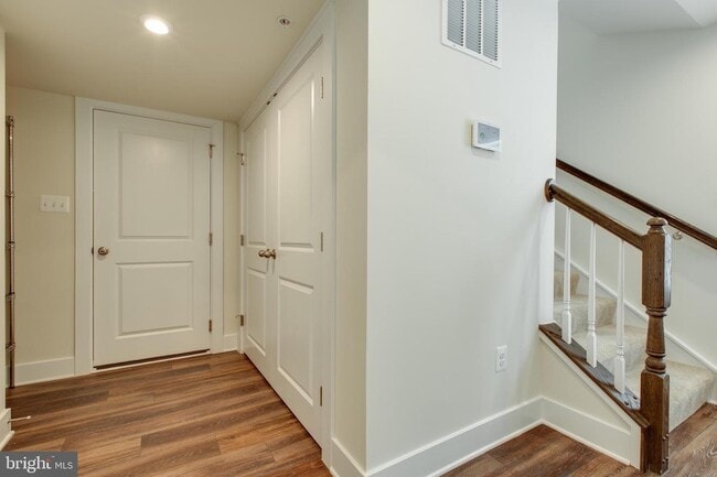 Building Photo - 2546 Buckthorn Dr