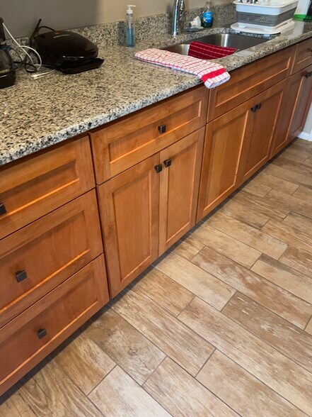 Building Photo - 2120 Lara Dr