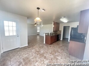 Building Photo - 2221 Lakeline Dr