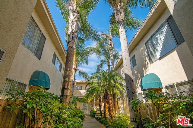 Building Photo - 2803 Arizona Ave