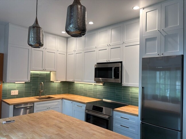 Building Photo - Downtown Bozeman Apartment for Rent!