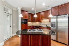 Building Photo - 825 Highland Ln NE