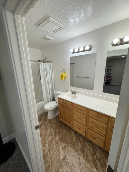 Building Photo - 822 N 1120 E