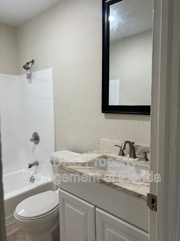 Building Photo - 2205 NE 14th Ave