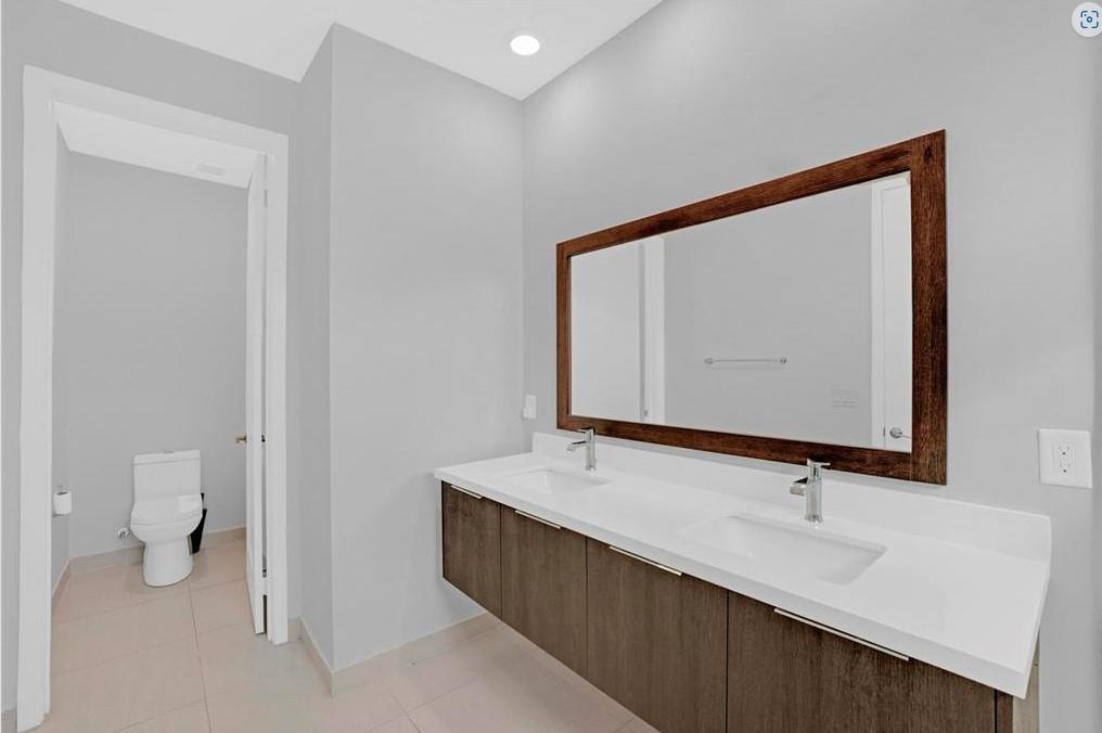 Building Photo - 10259 NW 66th St