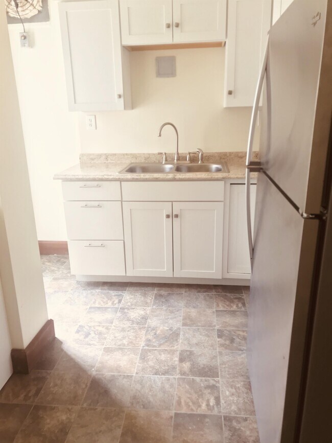 Building Photo - 727 N Capitol Ave