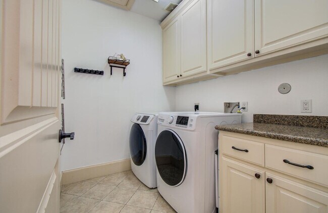 Building Photo - 1204 E 29th St