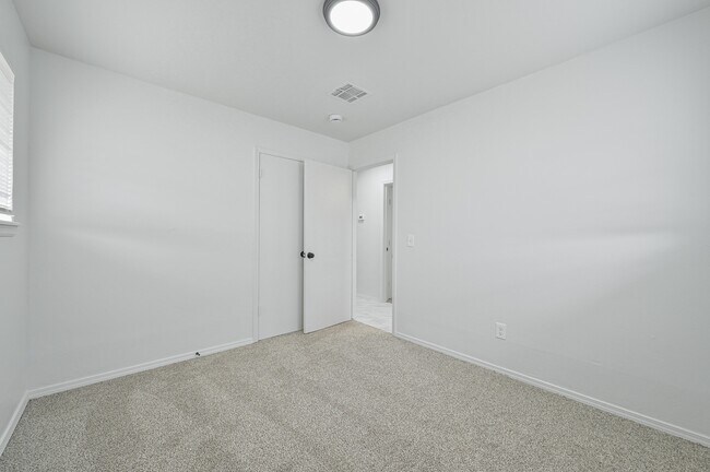 Building Photo - 4720 SE 50th St