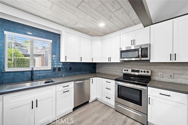 Building Photo - 22400 Canyon Club Dr