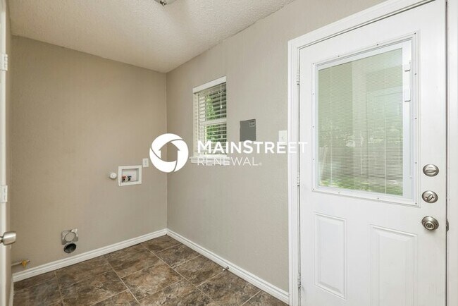Building Photo - 3 Bedroom Pet-Friendly Home in White Settl...
