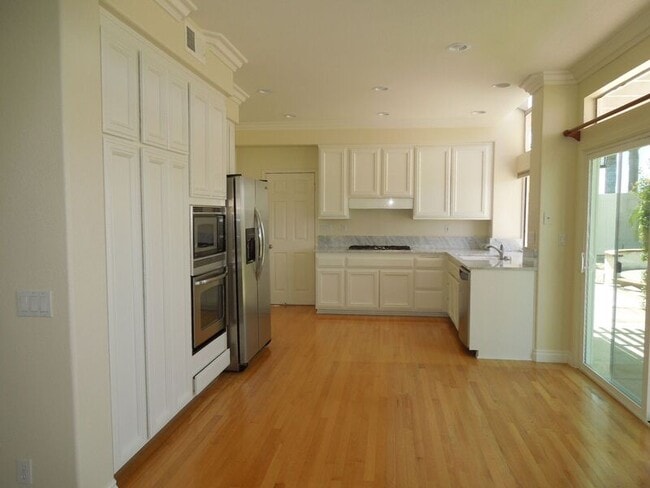 Building Photo - 32084 Pso Parallon