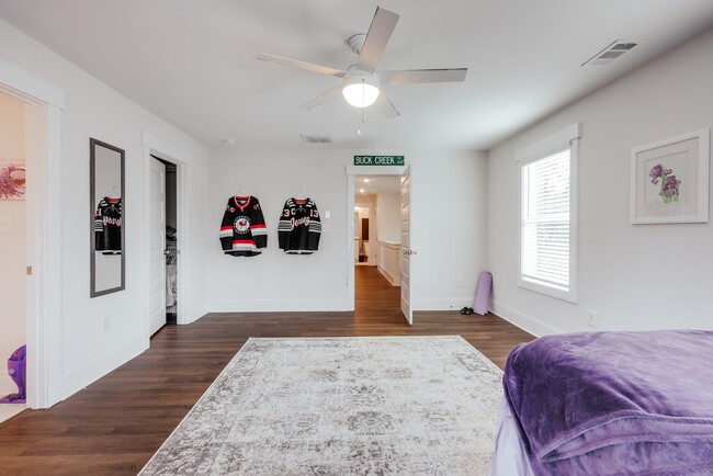 Building Photo - 372 Arch St