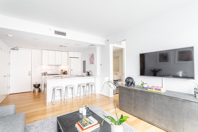 Building Photo - 250 Bowery