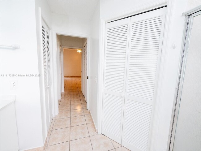 Building Photo - 10815 SW 145th Pl