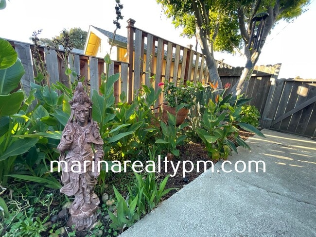 Building Photo - Welcome to this stunning 3 Bedroom 2 Bath Single Family Home in the charming town of Crockett, CA