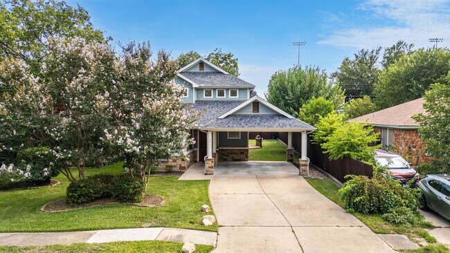 Building Photo - 401 Zennia St