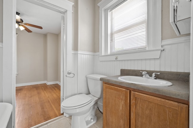 Interior Photo - The Belmar - 916-918 E 39th