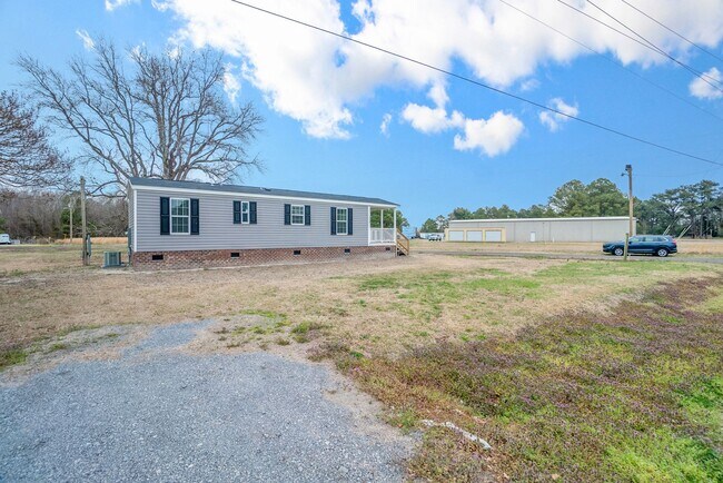 Building Photo - 2446 Peartree Rd