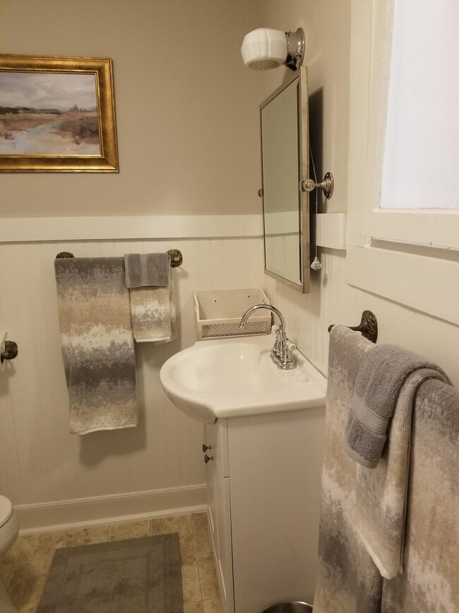 Building Photo - 47 W Main St