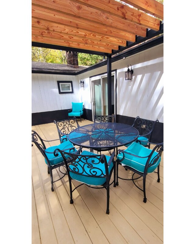 Building Photo - 2 Newtown Turnpike