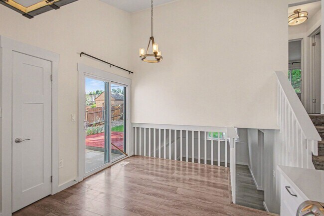 Building Photo - 3 bedroom, 2 car garage, fenced yard, updated and clean!