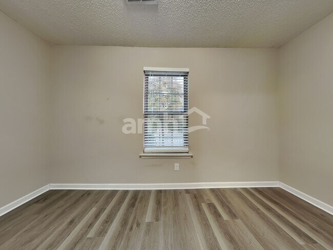 Building Photo - 10062 Mill Hill Ave