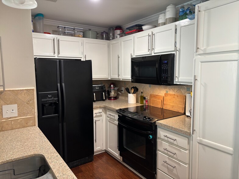 Building Photo - 1021 Brighthurst Dr