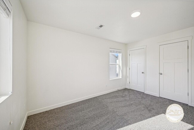 Building Photo - Dublin Farms Townhomes