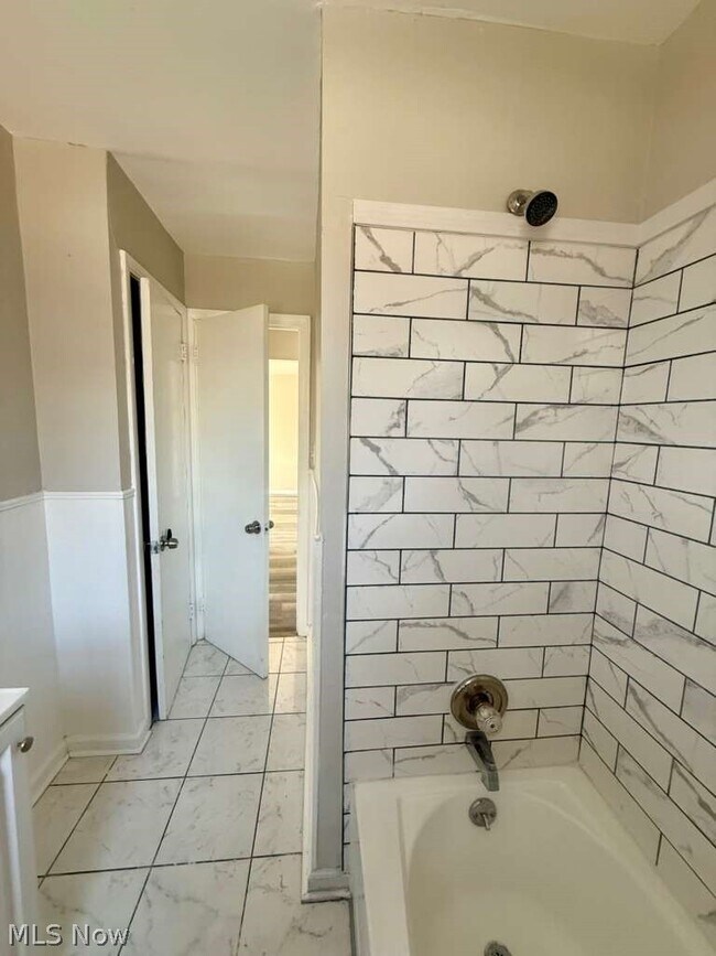 Building Photo - 2027 Warrensville Center Rd