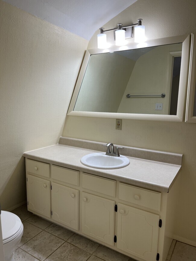 Building Photo - 51 Buck Spgs Acrs