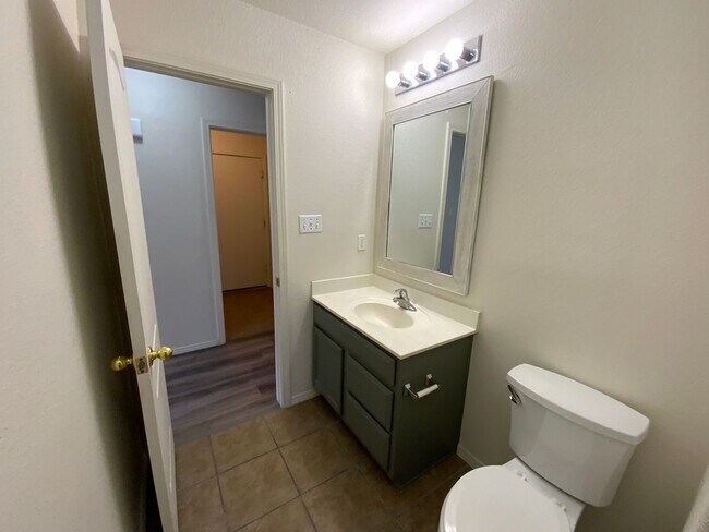 Building Photo - 4 Bedroom Single Story Home Available Near...