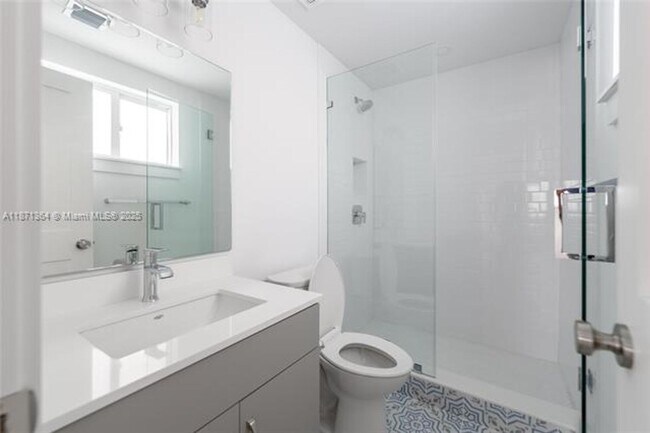 Building Photo - 3160 S Le Jeune Rd