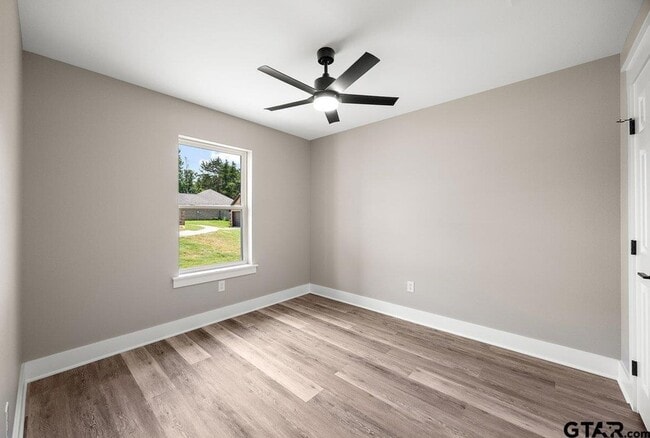 Building Photo - 437 Tara Lane