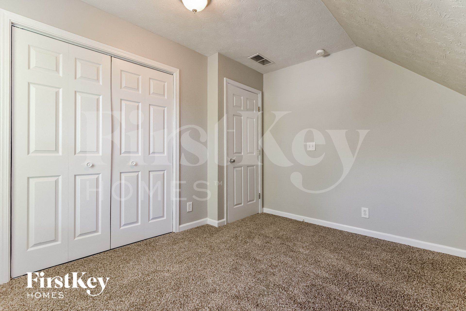 Building Photo - 2229 W 58th St