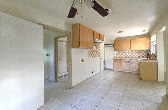 Building Photo - 8224 Campanella Dr