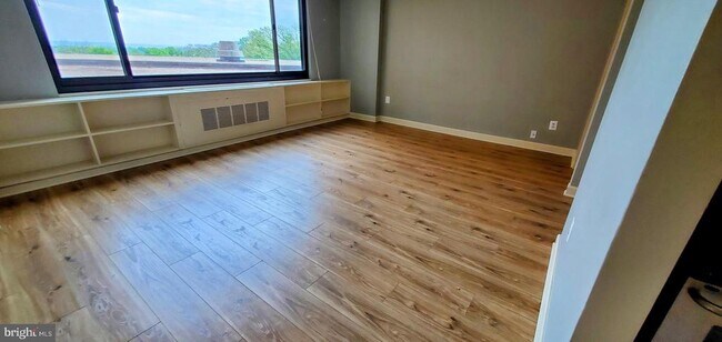 Building Photo - 1011 Arlington Blvd